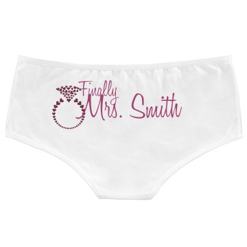 Finally Mrs. Front Back Bella White Basic Hotshort
